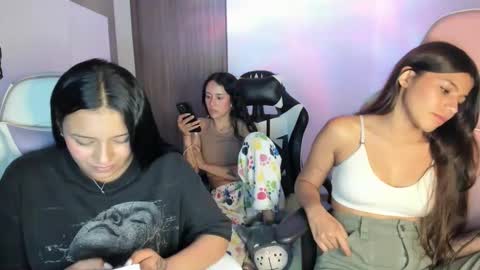 Snapshot of kimmi_foxy chatting on 10/03/25, 11:35 kimmi online show from 10/03/25, 11:35