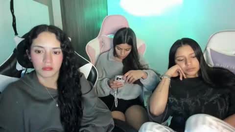 Snapshot of kimmi_foxy chatting on 10/17/25, 11:51 kimmi online show from 10/17/25, 11:51