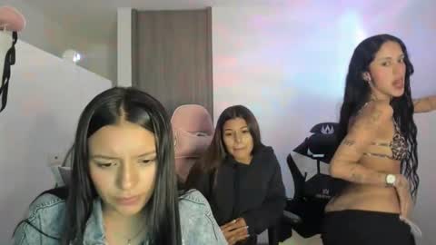 Snapshot of kimmi_foxy chatting on 10/23/25, 11:14 kimmi online show from 10/23/25, 11:14