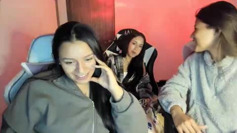 Snapshot of kimmi_foxy chatting on 10/28/25, 11:18 kimmi online show from 10/28/25, 11:18