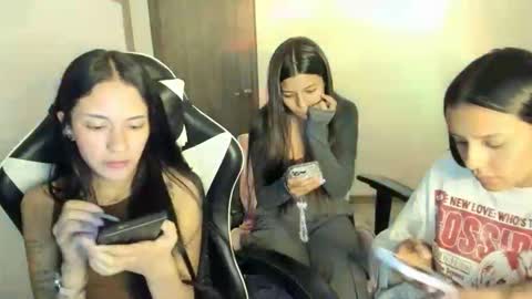 Snapshot of kimmi_foxy chatting on 10/29/25, 11:39 kimmi online show from 10/29/25, 11:39