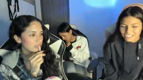 Snapshot of kimmi_foxy chatting on 11/05/25, 11:16 kimmi online show from 11/05/25, 11:16