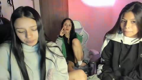 Snapshot of kimmi_foxy chatting on 11/11/25, 11:16 kimmi online show from 11/11/25, 11:16