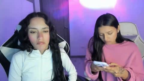 Snapshot of kimmi_foxy chatting on 11/21/25, 11:25 kimmi online show from 11/21/25, 11:25