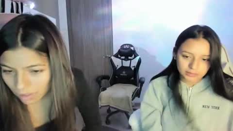 Snapshot of kimmi_foxy chatting on 12/01/25, 11:21 kimmi online show from 12/01/25, 11:21