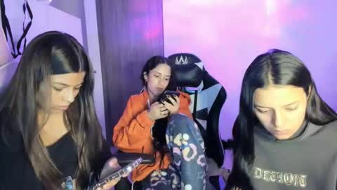 Snapshot of kimmi_foxy chatting on 12/02/25, 11:45 kimmi online show from 12/02/25, 11:45