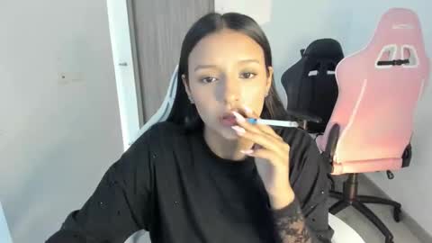 Snapshot of kimmi_foxy chatting on 12/20/25, 06:48 kimmi online show from 12/20/25, 06:48