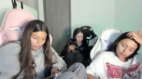 Snapshot of kimmi_foxy chatting on 02/17/26, 11:22 kimmi online show from 02/17/26, 11:22