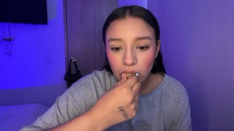 Snapshot of kimmi_foxy chatting on 07/04/26, 12:44 kimmi online show from 07/04/26, 12:44