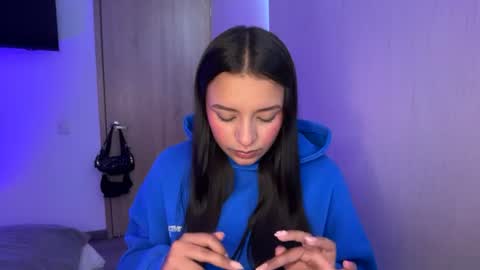 Snapshot of kimmi_foxy chatting on 07/17/26, 04:01 kimmi online show from 07/17/26, 04:01