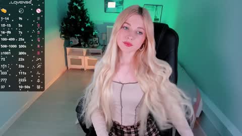 Snapshot of kimmie_shine chatting on 12/16/24, 01:43  Your Kimmie  follow me  online show from 12/16/24, 01:43