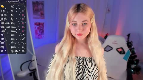 Snapshot of kimmie_shine chatting on 12/18/24, 01:45  Your Kimmie  follow me  online show from 12/18/24, 01:45