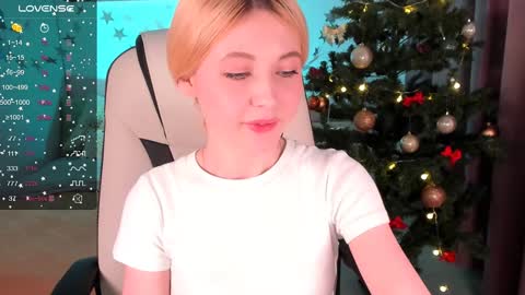 Snapshot of kimmie_shine chatting on 12/30/24, 07:53  Your Kimmie  follow me  online show from 12/30/24, 07:53