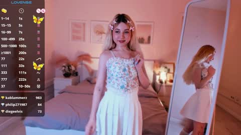 Snapshot of kimmie_shine chatting on 01/21/25, 06:02  Your Kimmie  follow me  online show from 01/21/25, 06:02