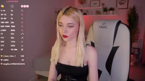 Snapshot of kimmie_shine chatting on 03/06/25, 05:00  Your Kimmie  follow me  online show from 03/06/25, 05:00