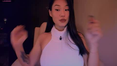 Snapshot of kimmy_chi chatting on 12/18/25, 06:14 Lo online show from 12/18/25, 06:14