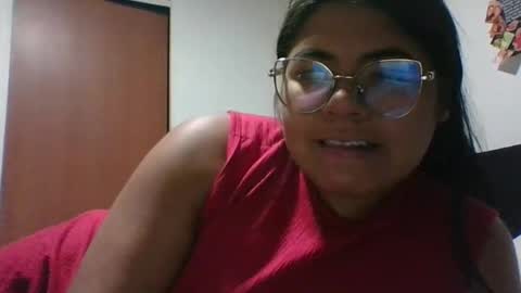 Snapshot of kimmy_kimmy_ chatting on 03/01/25, 11:04 Kimmy online show from 03/01/25, 11:04
