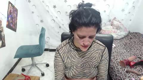 Snapshot of kimmy_sander1 chatting on 12/31/24, 07:42 Kimmy online show from 12/31/24, 07:42