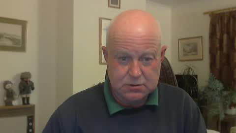 Snapshot of kindahairy4u chatting on 10/25/25, 06:02 kindahairy4u online show from 10/25/25, 06:02