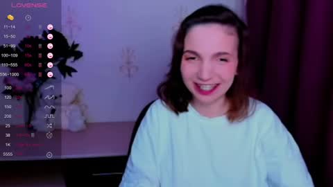 Snapshot of kindhazelhere_ chatting on 06/10/26, 04:45 Hazel online show from 06/10/26, 04:45