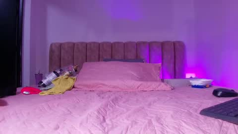 Bella online show from 11/29/25, 03:09