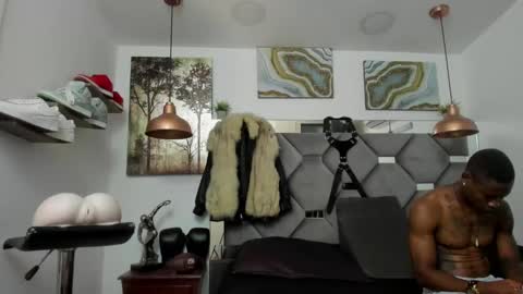 Snapshot of king_fitt_ chatting on 01/27/25, 05:04 HOT MEN BLACK online show from 01/27/25, 05:04