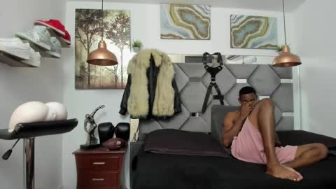 Snapshot of king_fitt_ chatting on 01/30/25, 02:47 HOT MEN BLACK online show from 01/30/25, 02:47