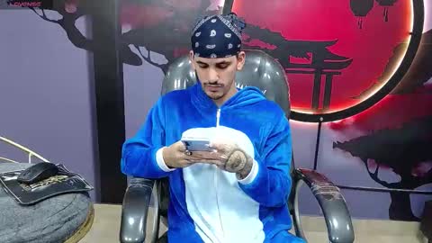 king voy online show from 10/28/25, 09:17