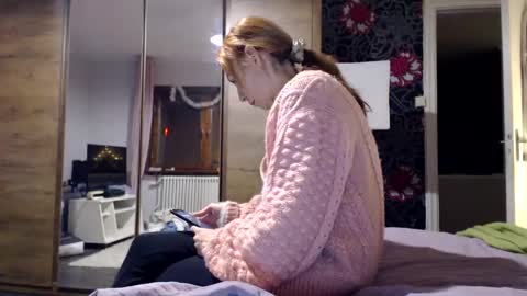 Snapshot of kingandprincess chatting on 12/15/24, 05:42 sexysexyhotwetpinkredpussy online show from 12/15/24, 05:42