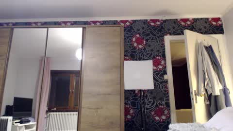 Snapshot of kingandprincess chatting on 02/16/25, 05:26 sexysexyhotwetpinkredpussy online show from 02/16/25, 05:26