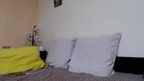 Snapshot of kingandprincess chatting on 09/11/25, 03:01 sexysexyhotwetpinkredpussy online show from 09/11/25, 03:01