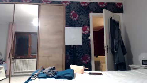 Snapshot of kingandprincess chatting on 11/02/25, 05:26 sexysexyhotwetpinkredpussy online show from 11/02/25, 05:26