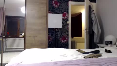 Snapshot of kingandprincess chatting on 12/18/25, 05:52 sexysexyhotwetpinkredpussy online show from 12/18/25, 05:52