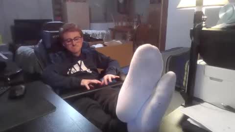 Snapshot of kingoffootfetish chatting on 01/28/25, 03:57 Master King Tommy online show from 01/28/25, 03:57