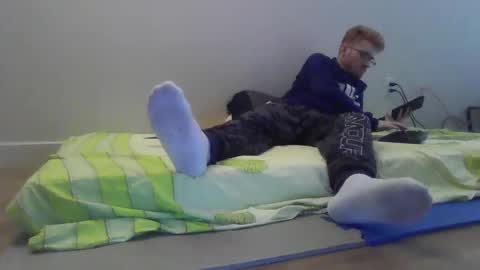 Snapshot of kingoffootfetish chatting on 02/12/25, 04:11 Master King Tommy online show from 02/12/25, 04:11