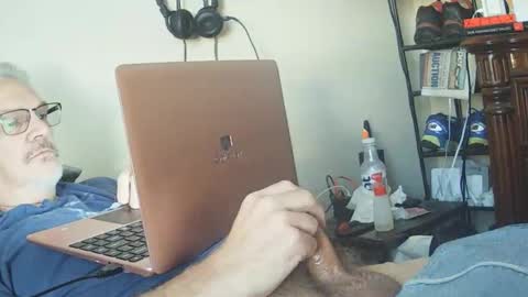 kingtongue10 online show from 12/19/25, 08:49