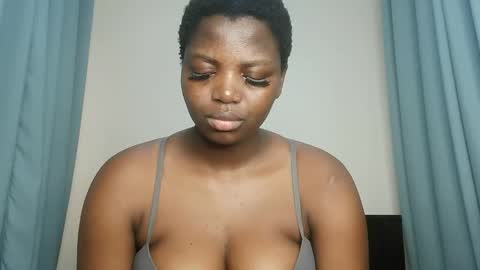 Lola online show from 09/28/25, 12:43