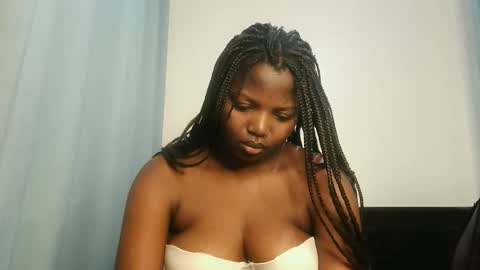 Lola online show from 11/18/25, 01:15