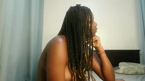 Lola online show from 11/29/25, 01:25