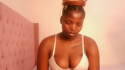 Lola online show from 03/08/26, 09:13