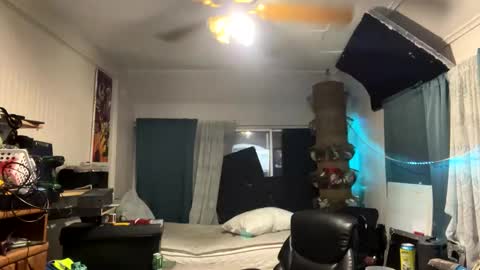 Snapshot of kinkybiguy14 chatting on 11/05/25, 07:41 Kinky Cassie online show from 11/05/25, 07:41