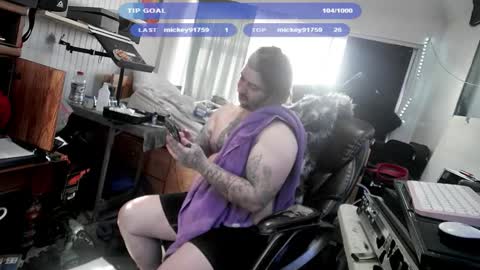 Snapshot of kinkybiguy14 chatting on 11/17/25, 06:35 Kinky Cassie online show from 11/17/25, 06:35