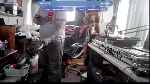 Snapshot of kinkybiguy14 chatting on 11/22/25, 02:49 Kinky Cassie online show from 11/22/25, 02:49