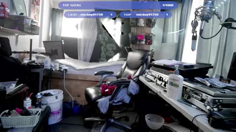 Snapshot of kinkybiguy14 chatting on 12/03/25, 07:56 Kinky Cassie online show from 12/03/25, 07:56