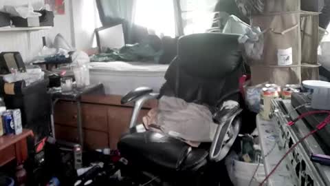 Snapshot of kinkybiguy14 chatting on 02/19/26, 04:58 Kinky Cassie online show from 02/19/26, 04:58