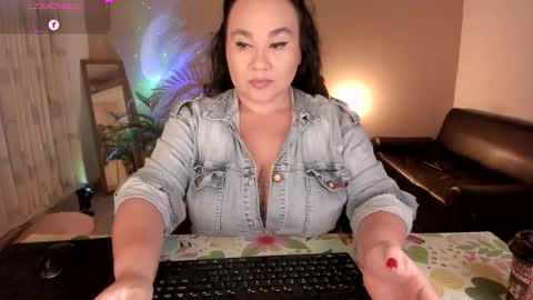 Jenny online show from 10/19/25, 06:03