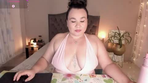 Snapshot of kinkyelise chatting on 05/16/26, 07:05 Jenny online show from 05/16/26, 07:05