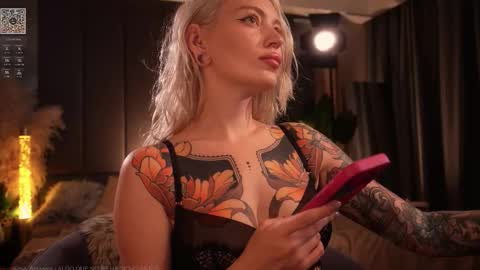 kinkylina_ online show from 10/11/25, 11:42