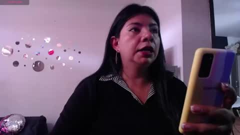 Snapshot of kinkyy_mom chatting on 06/01/26, 05:03 kinkyy_mom online show from 06/01/26, 05:03