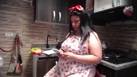 Snapshot of kinkyy_mom chatting on 06/09/26, 03:45 kinkyy_mom online show from 06/09/26, 03:45